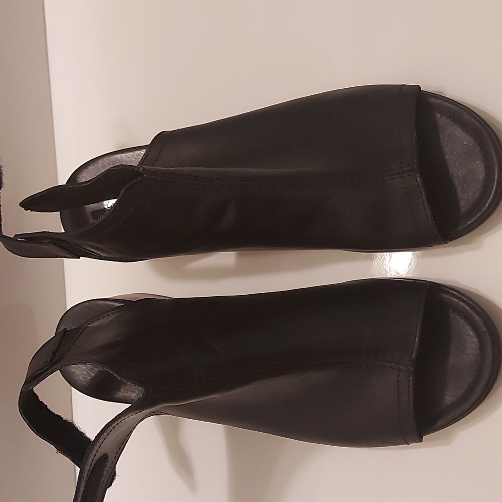 Remonte women's leather black low sandal ankle strap shoes.